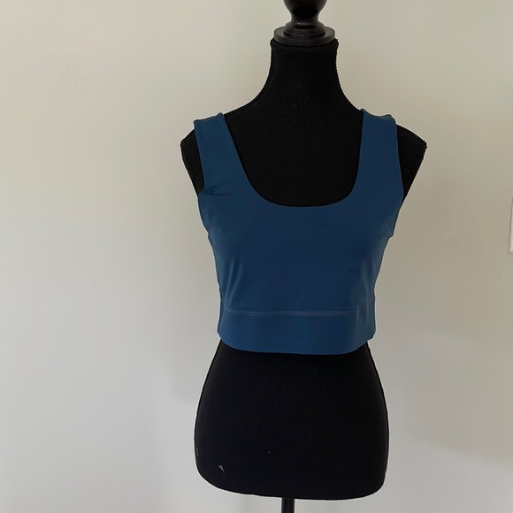 NWT Fabletics reversible medium impact sports bra - Picture 2 of 6